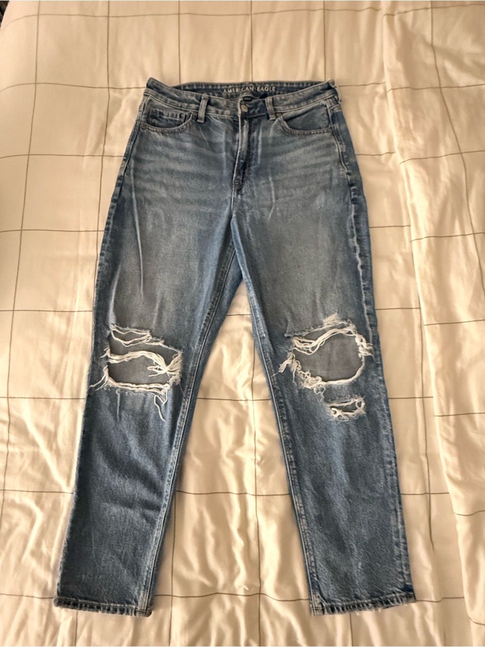 American Eagle Outfitters Women’s Ripped High-Rise Mom Jeans. 
Size 8Short